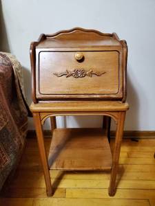 lot 101 image: Wooden End table
