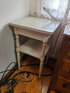 lot 123 image: Corner End table