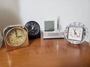 lot 124 image: Collection of Desk Clocks