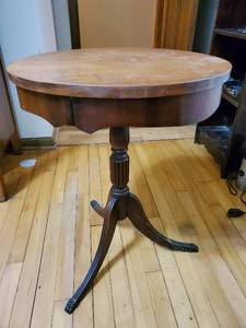 lot 127 image: Vintage Clawfoot Accent Table