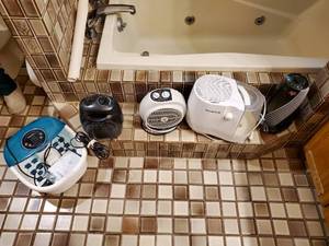 lot 136 image: Contents of Bathroom