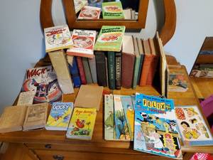 lot 140 image: Collection of Vintage Books