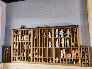 lot 206 image: Collection Of Miniature Dcor With Wall Display