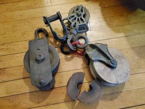 lot 195 image: Collection of Old Pulleys