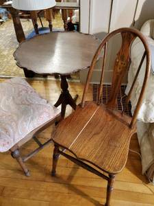 lot 210 image: Small Furniture Lot