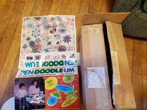 lot 231 image: Vintage Pen-Doodle-Um Drawing Toy