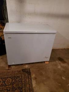 lot 251 image: Chest Freezer