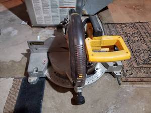 lot 262 image: Miter Saw