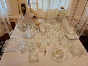 lot 16 image: Glass Lot