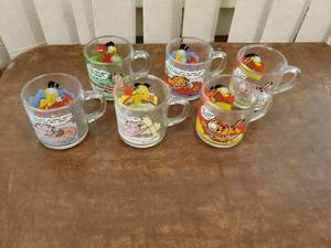 lot 17 image: Garfield Mugs