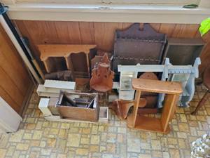 lot 25 image: Dcor Shelves