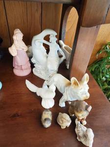 lot 30 image: Figurines