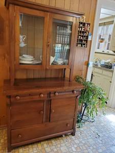 lot 34 image: Vintage Hutch