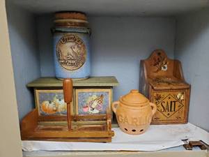 lot 52 image: Kitchen Containers