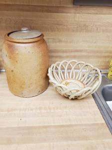 lot 53 image: Urn & Fruit Bowl