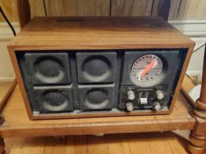 lot 68 image: Heathkit Radio