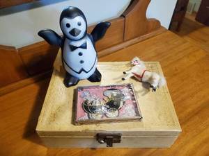 lot 157 image: Collection of Misc. Vintage Collectibles