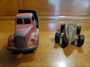 lot 159 image: Two Vintage Metal Cars
