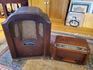 lot 192 image: Radio and Radio Shell