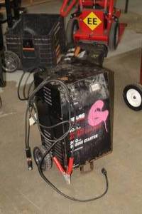 lot 305 image: Sears 402 Amp Manual Battery Charger  200 Amp Engine Starter