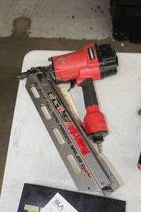 lot 368 image: Husky HFR2190 Full Head 3-12 Air 21-degree Framing Nailer