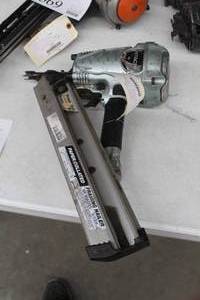 lot 370 image: Hitachi NR90AD(S1) 3-12 Air Paper Collated Framing Nailer
