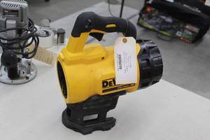 lot 343 image: DeWalt 20V Blower with Battery