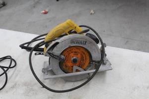 lot 325 image: DeWalt DWE575 7-14 Circular Saw