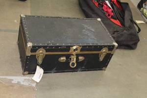 lot 428 image: Treasure Chest