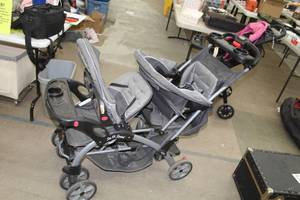 lot 434 image: Baby Trend Sit-N-Stand Stroller
