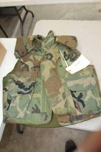 lot 399 image: Louis J Sportswear Body Armor, Fragmentation Protective Vest, Ground Troops DLA100-82-C-0979 Size Medium