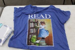 lot 425 image: Disney READ T-Shirt Size Medium