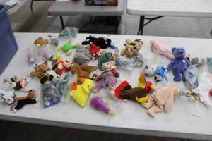 lot 426 image: Lot of  Beanie Babies