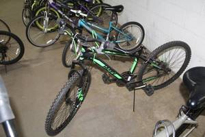 lot 557 image: Huffy Nighthawk 24 Mens Single-speed Trail Bike  16 BlackGreen Frame