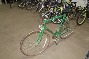 lot 562 image: Kabuki La Veloz 27 Mens 10-speed Street Bike  23 Green Frame