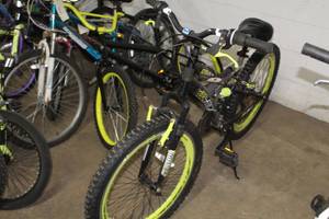lot 563 image: Avigo Air Flex 24 Mens Trail Bike  16 Black Frame