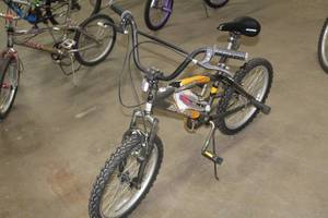 lot 566 image: Magna Turbo 20 Mens Single-speed Trail Bike  12 Silver Frame