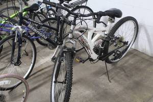 lot 572 image: Next Ascent 26 Mens Trail Bike  17 White Frame