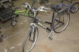 lot 573 image: Bianchi Advantage 28 Mens Street Bike  17 Black Frame