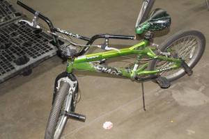 lot 575 image: Kent Chaos 20 Mens Single-speed Trick Bike  12 Green Frame