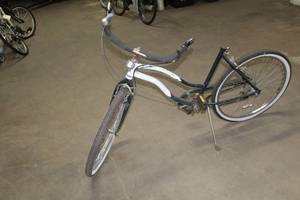 lot 577 image: Huffy 26 Womens Single-speed Street Bike  20 BlackWhite Frame