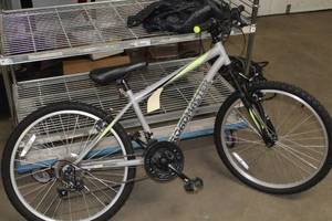 lot 578 image: Roadmaster Granite Peak 23 Mens 15-speed Trail Bike  14 Grey Frame