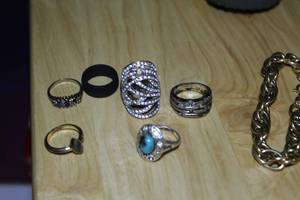lot 447 image: Lot of (6) Womens Rings