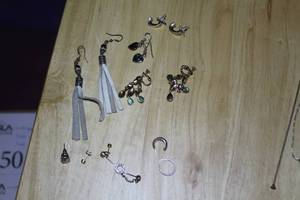 lot 450 image: Lot of (4) Womens Sets of Earrings with Misc Items (x7)
