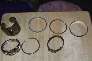 lot 455 image: Lot of (7) Womens Bracelets