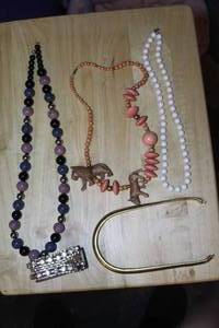 lot 459 image: Lot of (5) Womens 28 Necklace, (2) 22 Necklaces, 14 Necklace and (1) Bracelet - 28 Necklace (x1), 22 Necklaces (x2) , 14 Necklace (x1), Bracelet (x1)