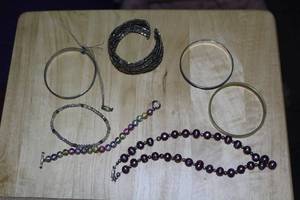 lot 461 image: Lot of (7) Womens Jewelry - Bracelets (x6), 16 Necklace (x1)