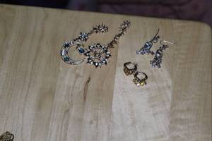 lot 465 image: Lot of (3) Womens Earring Sets