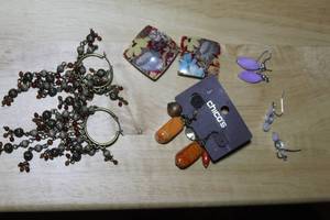 lot 471 image: Lot of (5) Womens Earring Sets