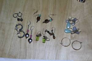 lot 476 image: Lot of (8) Womens Earring Sets